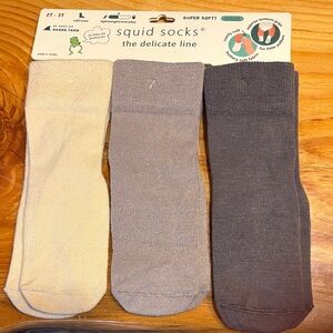 Squid Socks Size 2T-3T Delicate Line Kids Socks - Cream, Gray, and Black